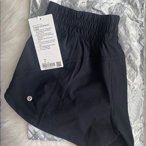Lululemon Tracker Shorts 4” - Size 8 NWT